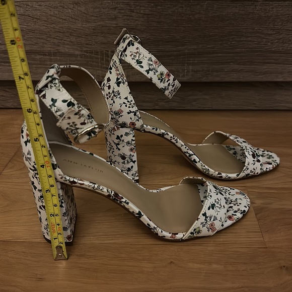 Ann Taylor Floral Block Heel Sandals - Picture 4 of 5